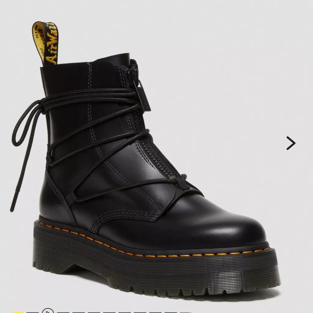Dr. Marten Jarrick II Laced Leather Platform Boots. NWT.